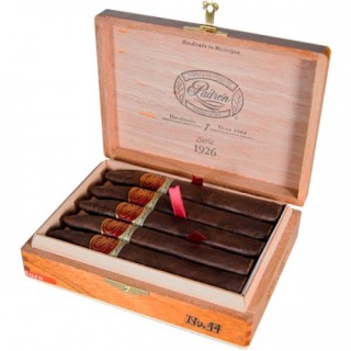 Сигары Padron Family Reserve 44 Years Maduro Сигары Padron Family Reserve 44 Years Maduro